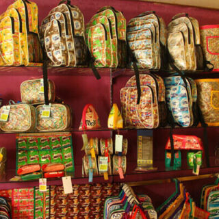 Hijabers Muda Ciptakan Tren Mix & Match Klasik