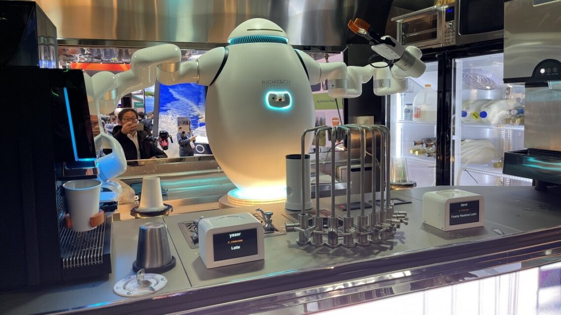 Robot Barista Kini Hadir di Mall Besar