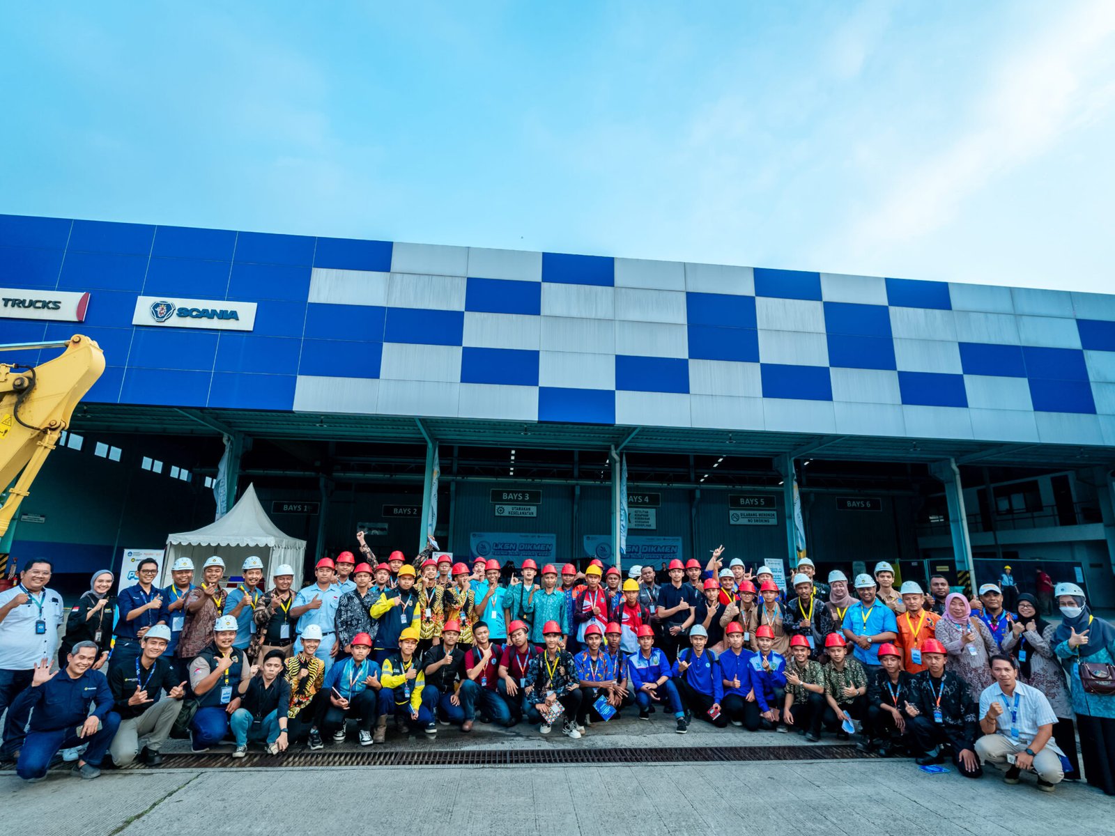 United Tractors fasilitasi siswa di ajang lomba alat berat 2025